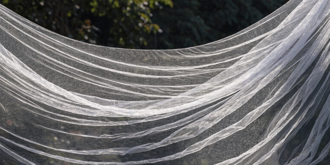 Ремонт москитных сеток: как заменить полотно и восстановить крепления
